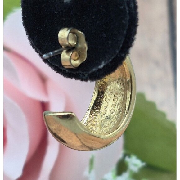 Cute AVON Gold Tone Small Hoop Earrings with Crystal Accents Classic 1" - Picture 9 of 12